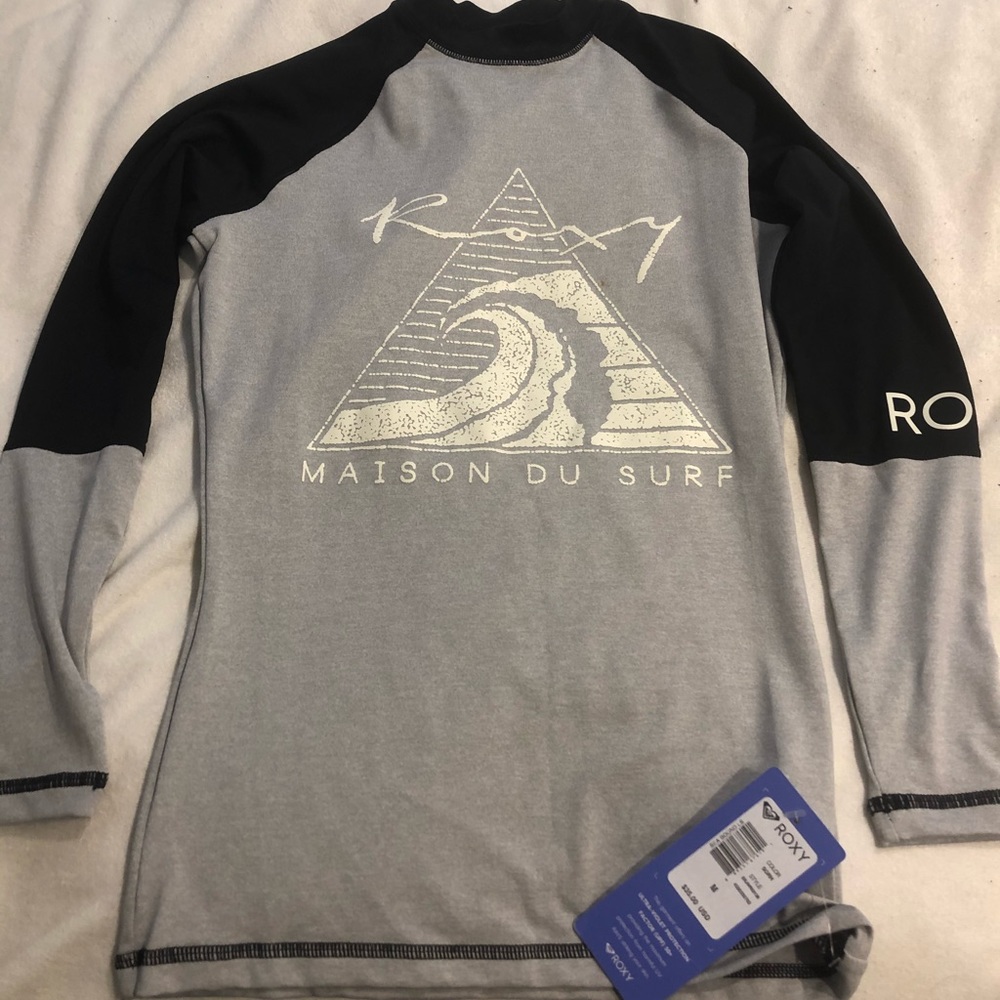 Roxy Long Sleeve Rash Guard! 🌊